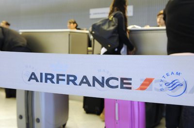 スカーフ着用指示に乗務員反発、イラン便再開のエールフランス