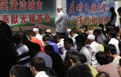 米議会、中国のウイグル人弾圧を激しく非難 「人道に対する罪」に言及