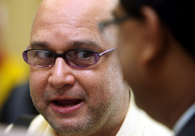 政府高官の殺人事件関与指摘のブロガー、無実訴えハンガーストライキ マレーシア