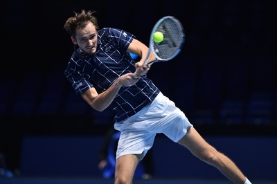 メドベージェフがズベレフとの激戦制す ATPファイナルズ白星発進