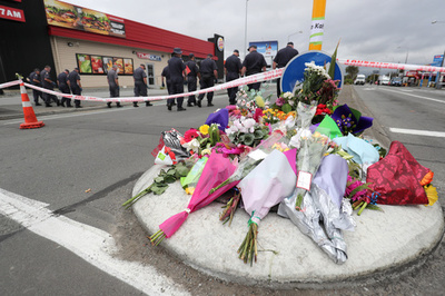 NZモスクの銃乱射、銃撃犯を追い掛け退散させた勇敢な信者