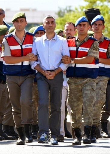 トルコのクーデター未遂、大統領暗殺計画で軍幹部ら40人に終身刑