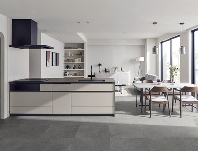 LIXILがキッチン「ノクト」「シエラ」を刷新　家具のような素材感と空間に調和するデザインへ進化