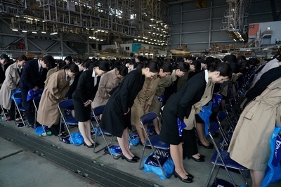 【今日の1枚】入社初日はお辞儀から 東京