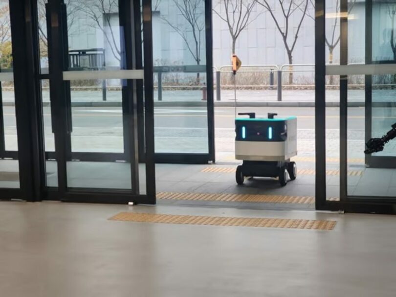 自動走行ロボット「ケミ」(c)MONEYTODAY