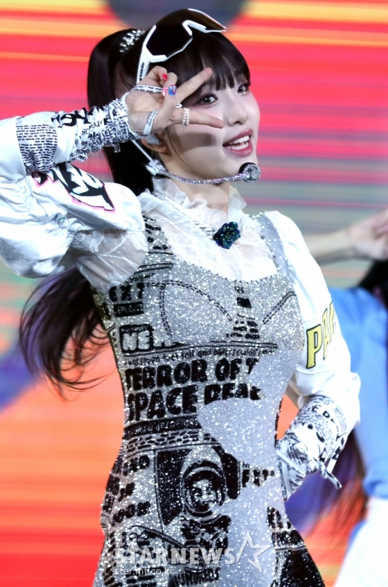 (c)STARNEWS