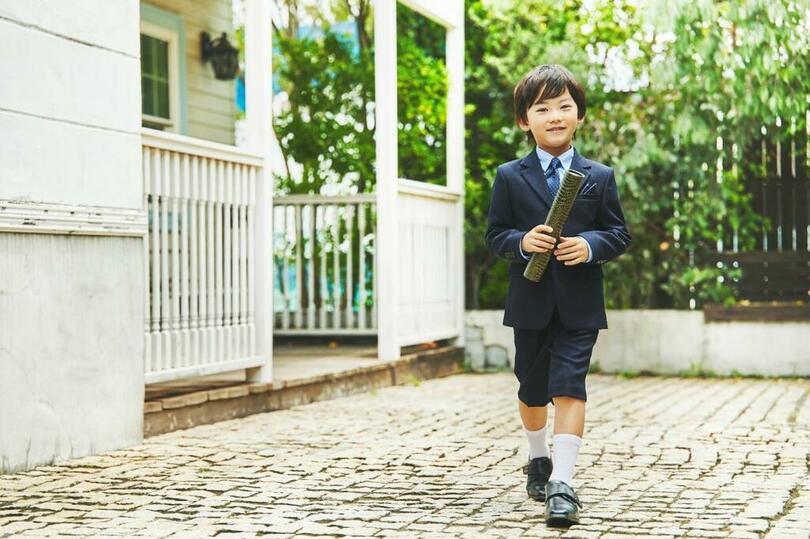 レンタルサービスでメンズスタイルのキッズスーツが新登場！<br />オケージョン服のレンタルサイト「hare：kari」合計8アイテム215種類に拡大