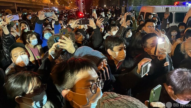 中国・新疆、抗議デモ後にコロナ制限緩和