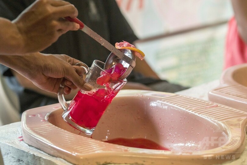食べられる？ 便所カフェの「便所飯」、インドネシア
