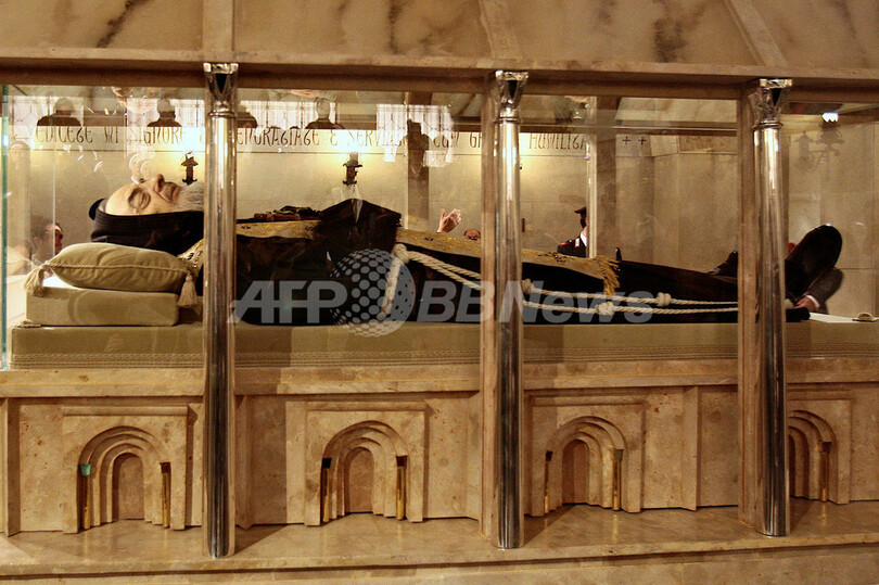 カトリック聖人ピオ神父の遺体初公開 写真14枚 国際ニュース Afpbb News