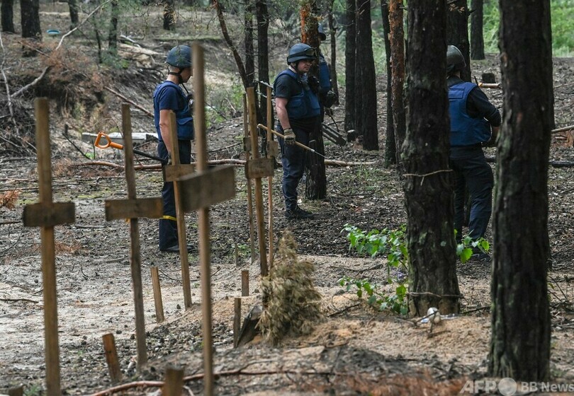 イジューム集団墓地に「450基の墓」 大統領府顧問