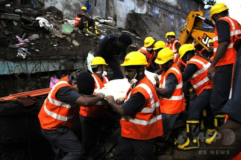 インドで老朽化した建物が相次ぎ倒壊、死者や行方不明者も