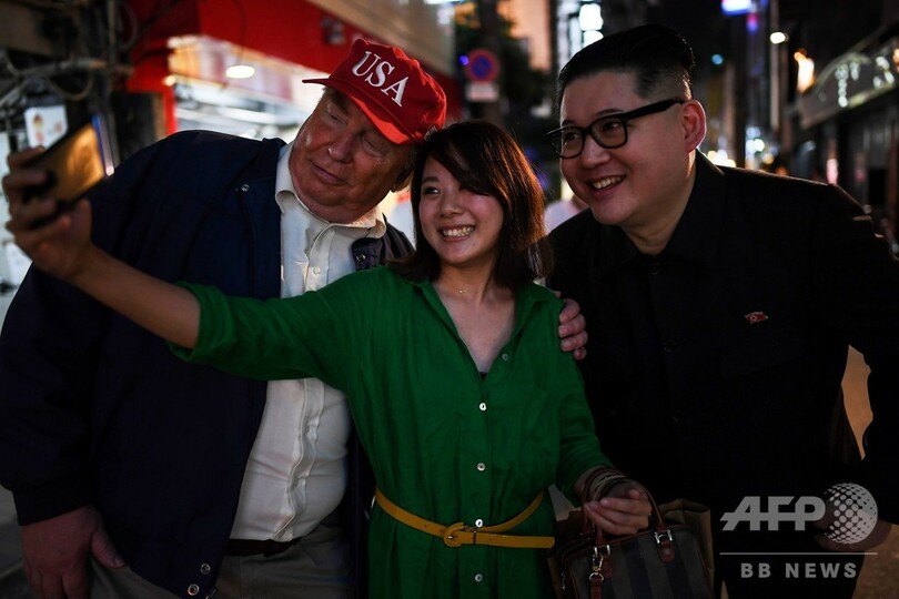 米朝首脳のそっくりさん、大阪市内を仲良く「視察」