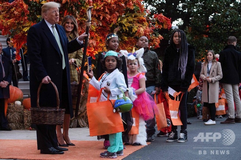 ホワイトハウスもハロウィーン トランプ夫妻がお菓子配る 写真17枚 国際ニュース Afpbb News