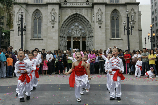 ブラジルの中国系移民が旧正月前夜祝う 写真14枚 国際ニュース：AFPBB News