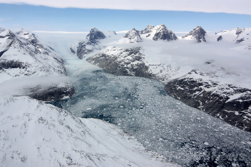 グリーンランド氷床下に広大な湖、氷床融解の謎解くカギか グリーンランド氷床下に広大な湖、氷床融解の謎解くカギか