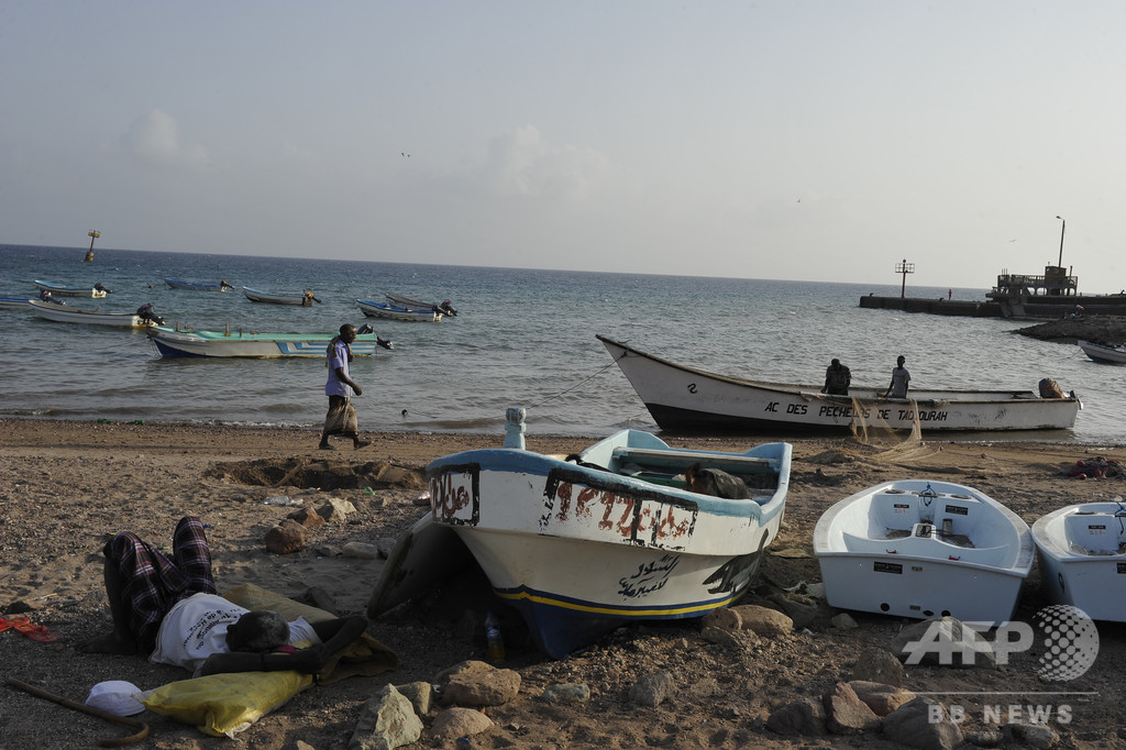 ジブチ沖で移民ボートが転覆、130人不明 5人死亡 ジブチ沖で移民ボートが転覆、130人不明 5人死亡