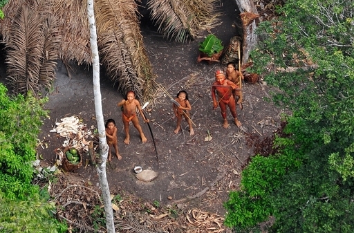 アマゾン先住民の新たな写真を公開、保護への関心高める狙い 写真3枚