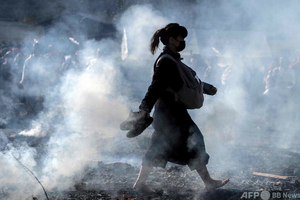 【今日の1枚】「心頭滅却すれば…」 高尾山で火渡り祭 写真4枚 国際ニュース:AFPBB News