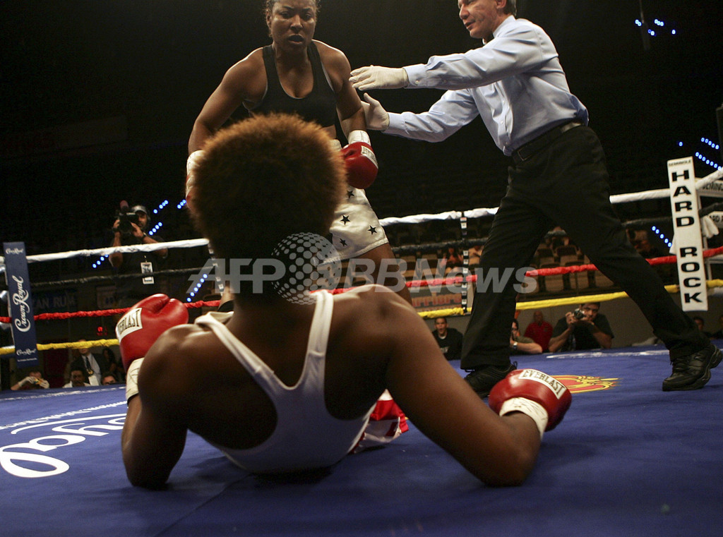 女子ボクシング ローラ ラムジー Egbunineを1ラウンドでkoして通算7勝目 米国 写真1枚 国際ニュース Afpbb News