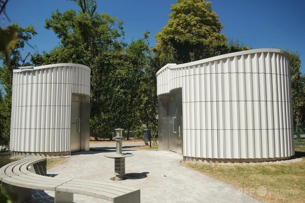 公衆トイレの個室有料は性差別、女性がウィーン市を提訴