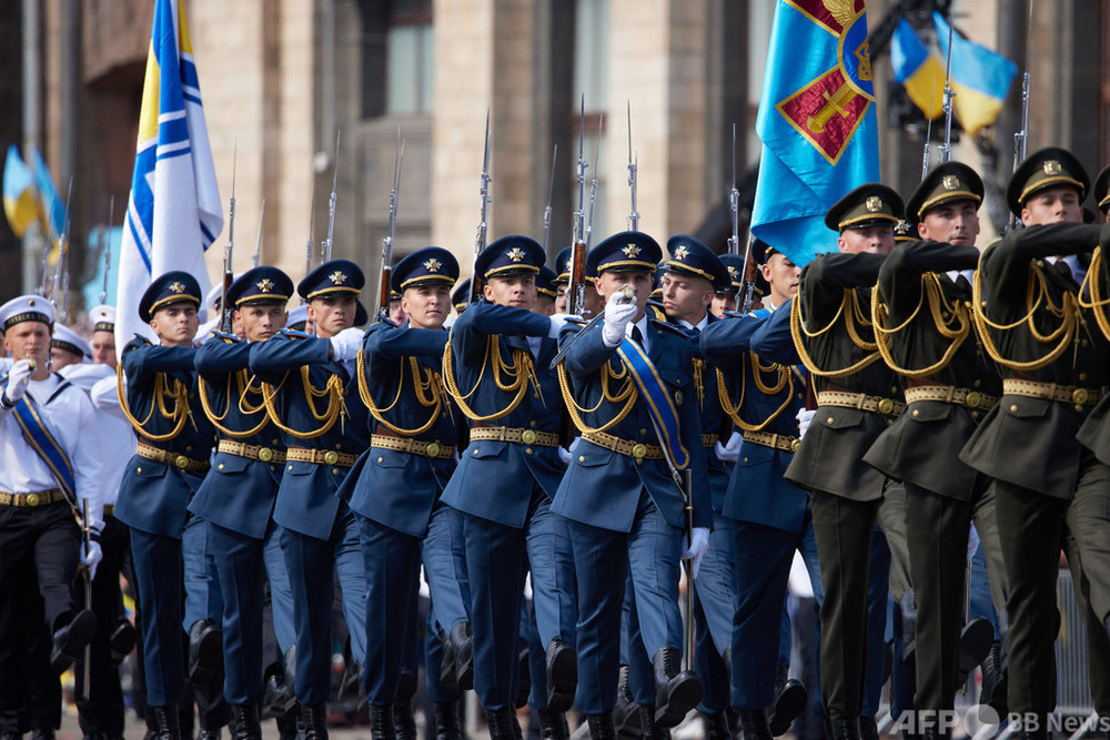 ウクライナで軍事パレード 旧ソ連からの独立30年 写真23枚 国際