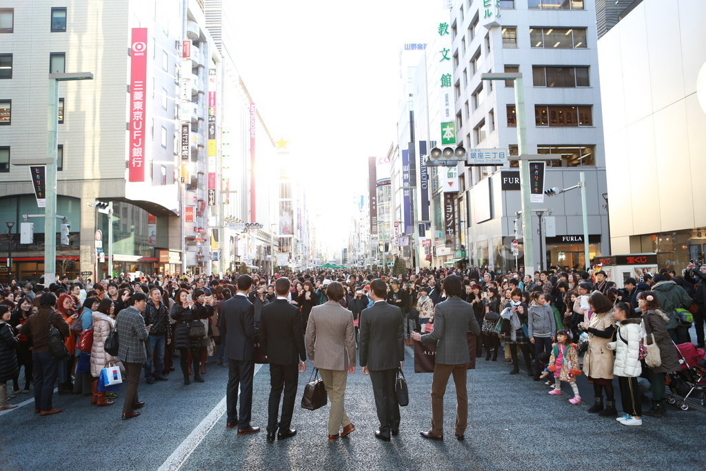 アルフレッド　ダンヒルが銀座の街と男性をオシャレにする