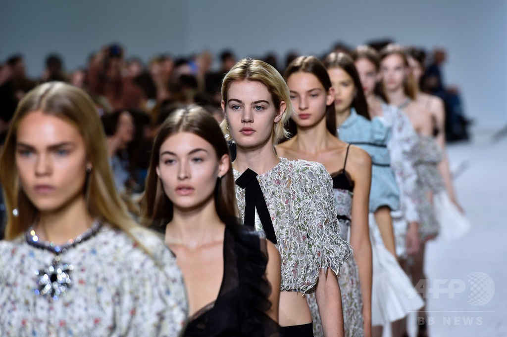 「ジャンバティスタ・ヴァリ」17年春夏