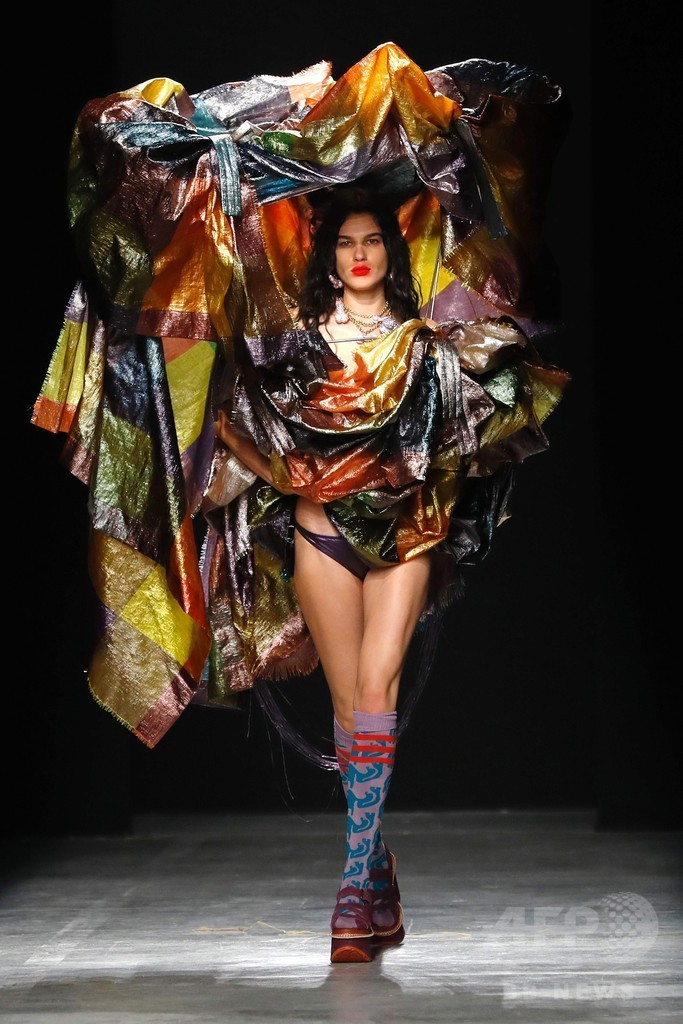 「アンドレアス・クロンターラー フォー ヴィヴィアン・ウエストウッド」17年春夏