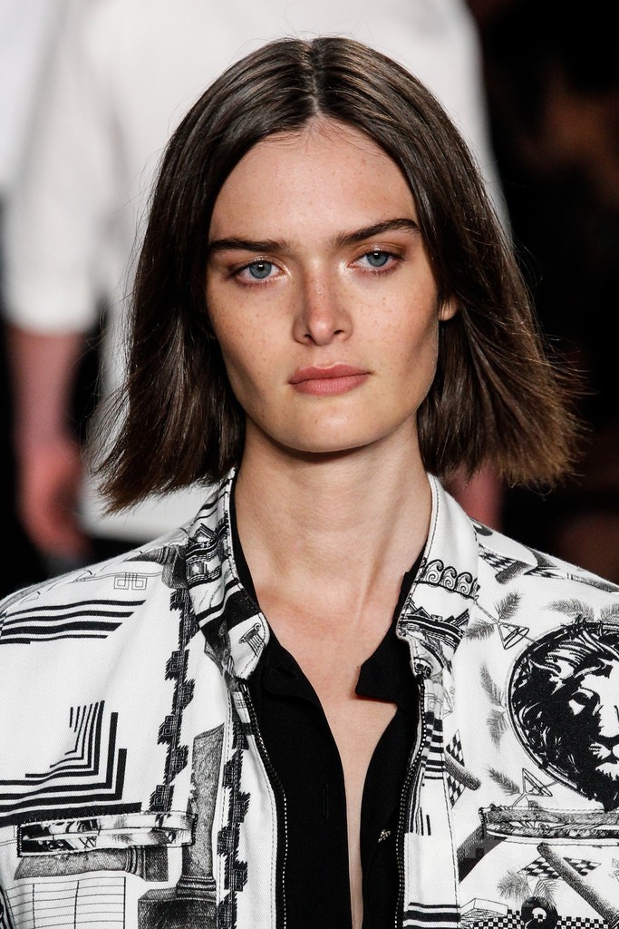 アンソニー・バカレロとコラボ、「ヴェルサス ヴェルサーチ」15年春夏