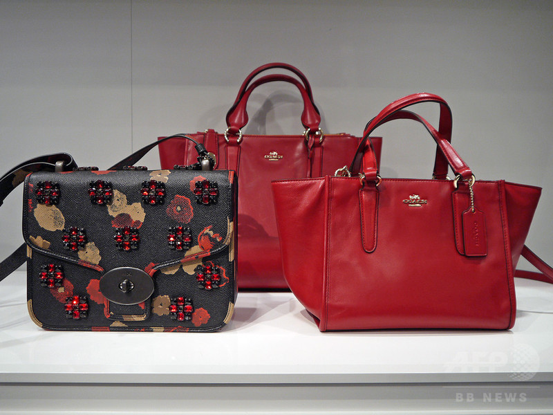 「コーチ」ホリデーコレクションに注目、新宿限定アイテムも