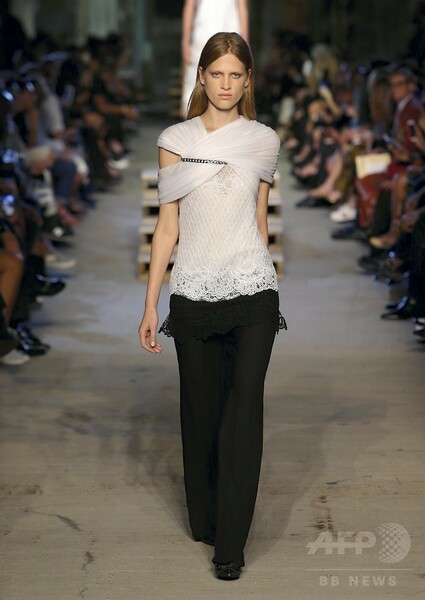 「ジバンシィ」16年春夏コレクション