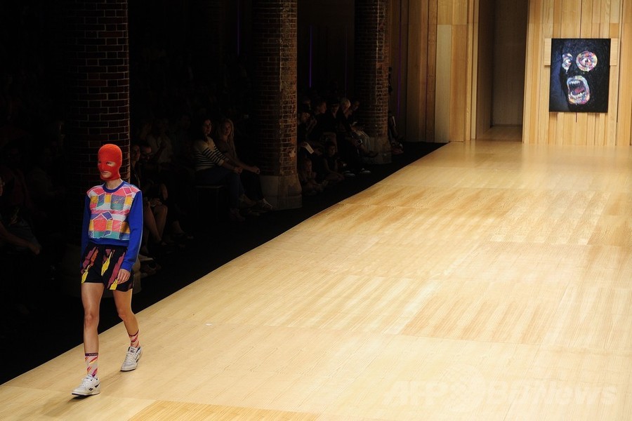 色とりどりのニットマスクに注目、「クリツィア ロブステリャ」15年春夏 080 バルセロナ