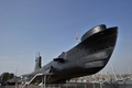 英ゴスポート（Gosport）にある王立海軍潜水艦博物館（Royal Navy Submarine Museum）の港に係留された英海軍のA級潜水艦「アライアンス（HMS Alliance）号」（2014年4月3日撮影）。(c)AFP/GLYN KIRK