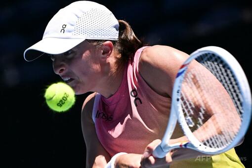 新品】 on テニスLサイズ 白タンクトップ イガシフィオンテク 全豪