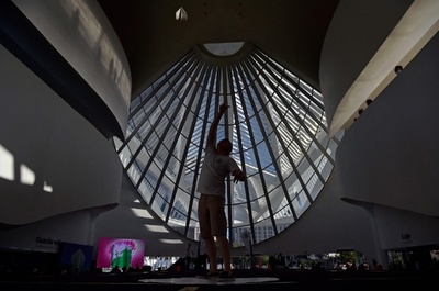 紙飛行機の世界大会へ ブラジルで代表決定戦
