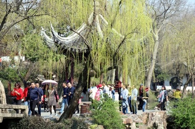 中国でコロナ後初の旅行ブーム 国慶節連休で観光地、業者が「奪い合い」