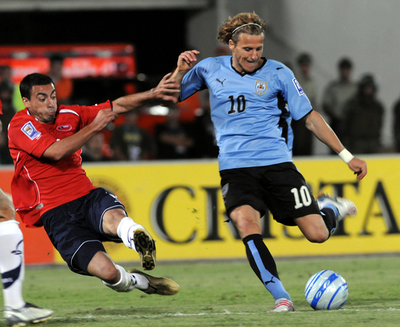 チリ ホームでウルグアイと分ける、W杯予選