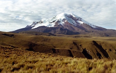 エクアドル最高峰で凍結3遺体発見、約20年前に遭難の登山者か