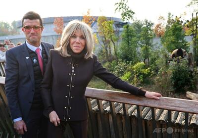 フランス大統領夫人、活動家を「ばかなビッチ」呼ばわり フェミニスト猛反発