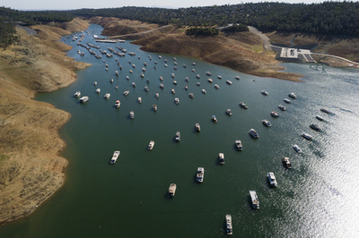 大規模ダムの貯水量、平均の半分に 米加州で干ばつ深刻化