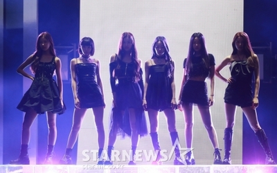 [★フォト] LE SSERAFIM、「FEARLESS」で華やかなデビュー – KOREA WAVE