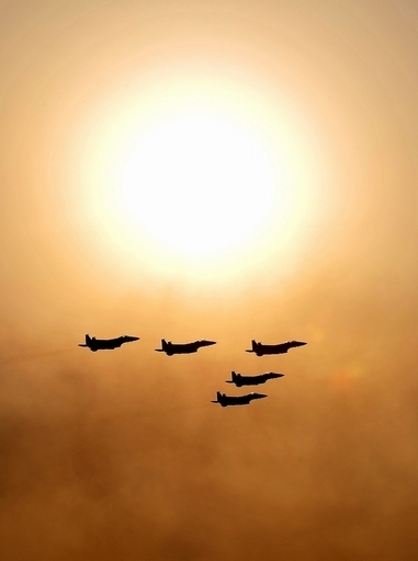 韓国軍練習機、訓練中に墜落 2人死亡