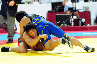 米満が男子フリースタイル66キロ級で銀メダル、レスリング世界選手権