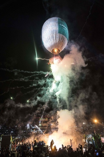 「アジアで最も美しく危険」 熱気球祭り、ミャンマーで開催
