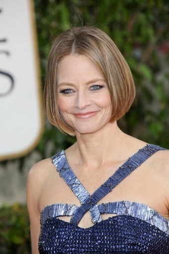 ジョディ・フォスター、新作映画で「アルマーニ」のオーダーメードアイテムを着用