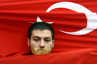 トルコ政府、クルド人勢力掃討のためなら「代償厭わず」