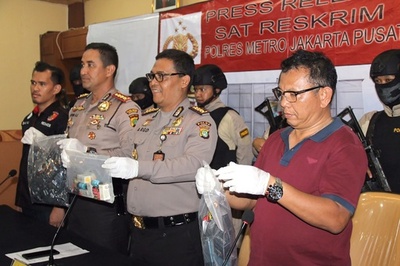 同性愛者のサウナで強制捜査、58人拘束 インドネシア警察