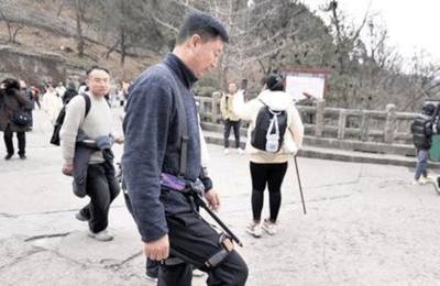 登山アシストロボットが世界文化遺産の中国・泰山に登場