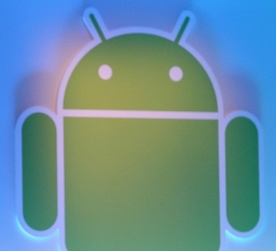 米スマートフォンOSのシェア、アンドロイドが初の首位に